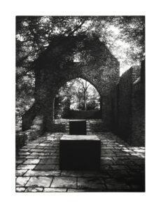 Kapelle
Aquatinta, Weichgrund auf Bütten
87 x 68 cm
2025